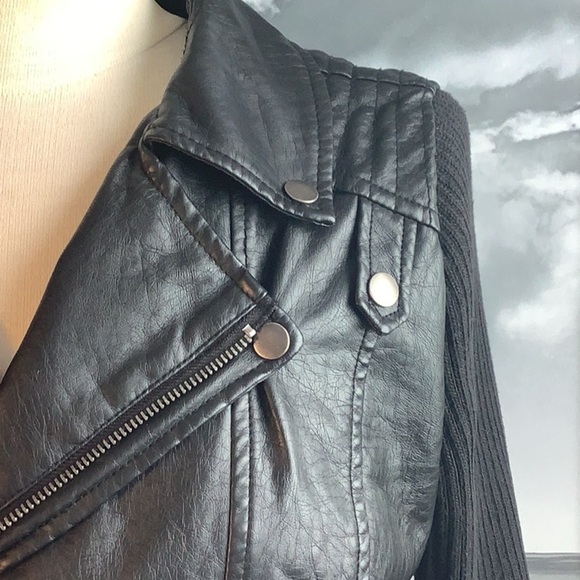 Neu Look Black Faux Leather Cropped Knit Sleeves Motorcycle Jacket Sz M - Picture 3 of 12